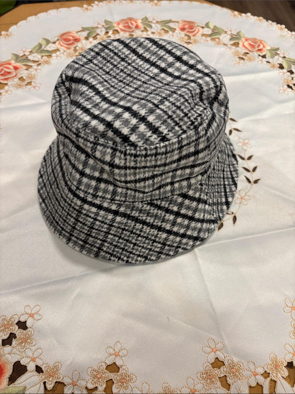 David and Young Black & White Plaid Bucket Hat